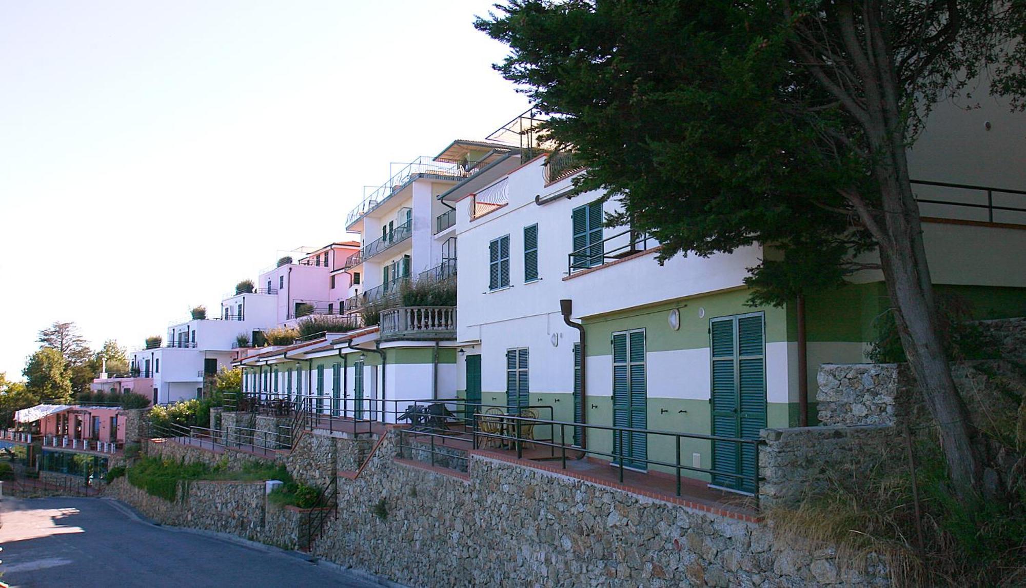 Residence Borgo San Sebastiano Bergeggi Bagian luar foto